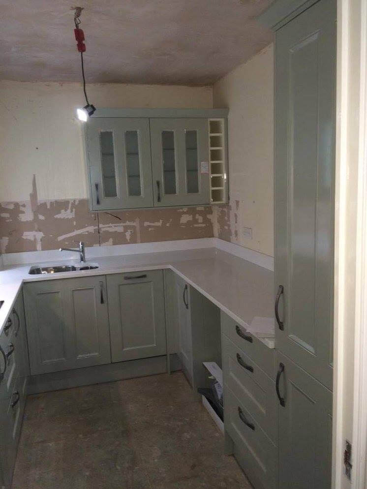 Kitchen project: Spacious kitchen with elegant white cabinets