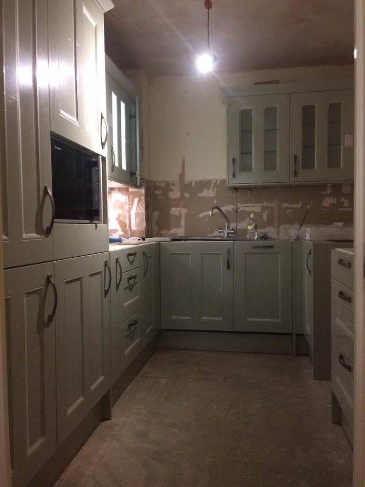 Kitchen project: Spacious kitchen with elegant white cabinets