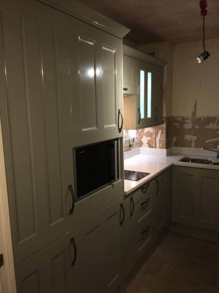 Kitchen project: Spacious kitchen with elegant white cabinets