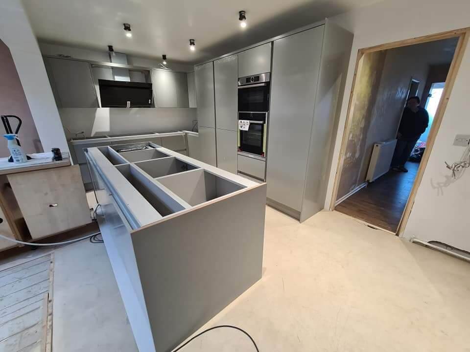 Kitchen project: Spacious modern kitchen