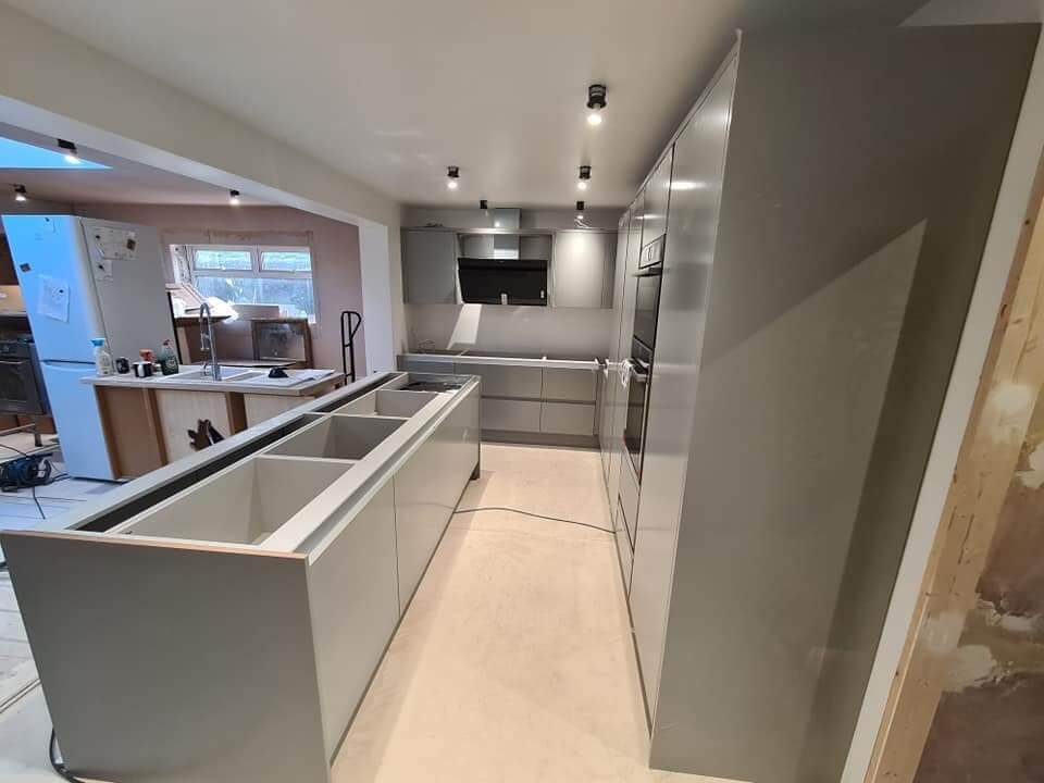 Kitchen project: Spacious modern kitchen
