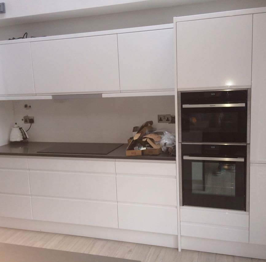 Kitchen project: A modern kitchen with a central island